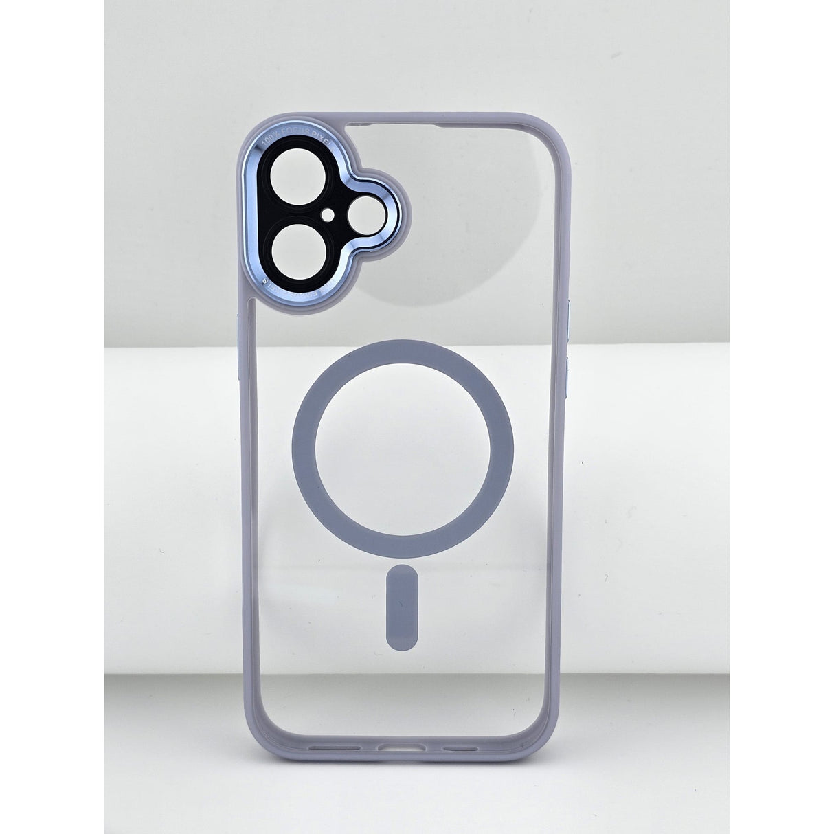 Husă iPhone 16 MagSafe montată pe telefon, culoare mov transparent, imagine lifestyle