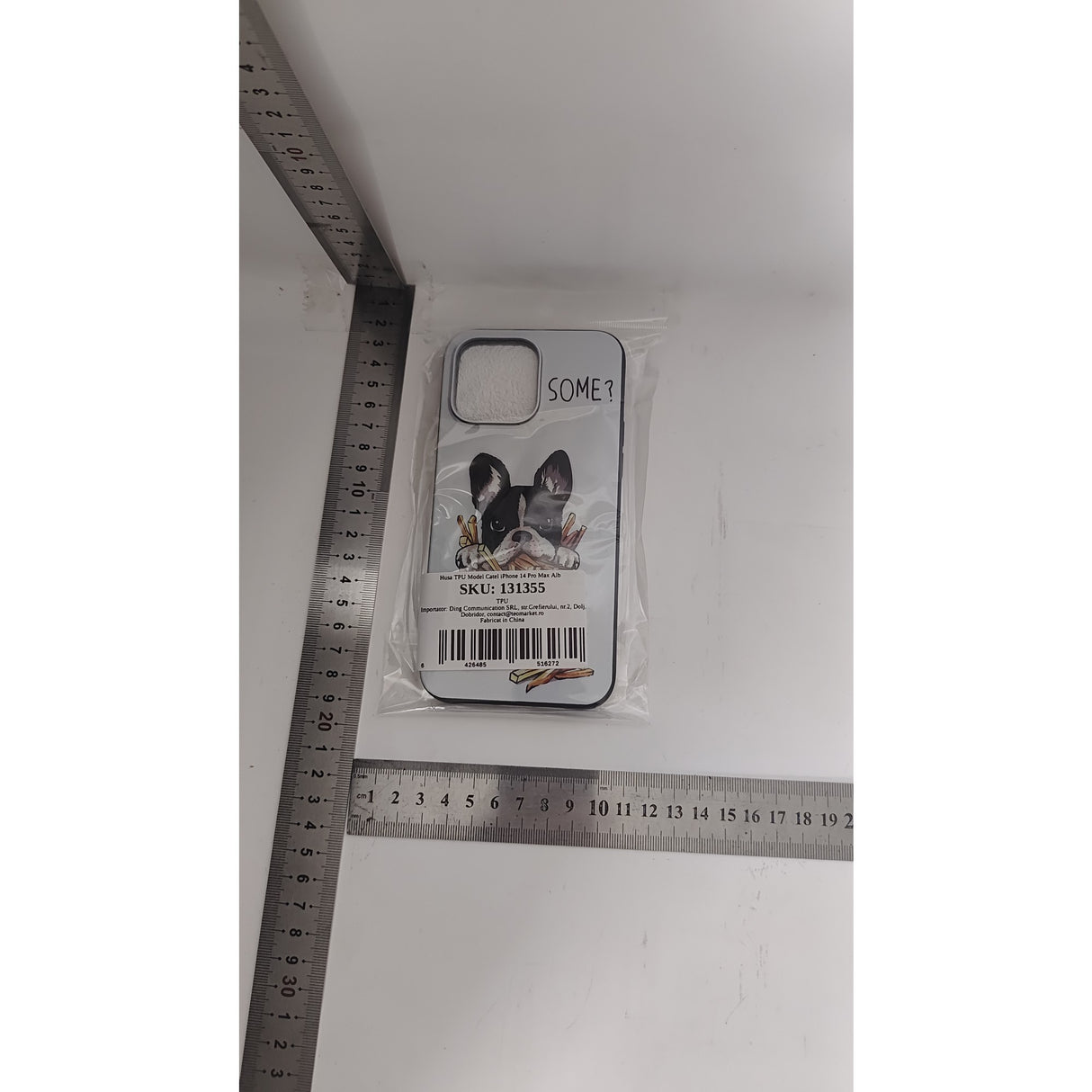 Husă iPhone 14 Pro Max Bulldog SOME albă montată pe telefon, vedere spate