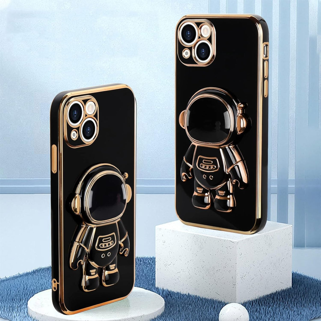Husă iPhone 15 design Astronaut negru, unghi trei sferturi, decupaj port și difuzor