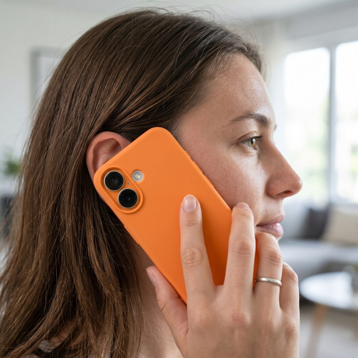 Husă silicon lichid Flippy iPhone 17 portocaliu, vedere laterală și grosime profil subțire
