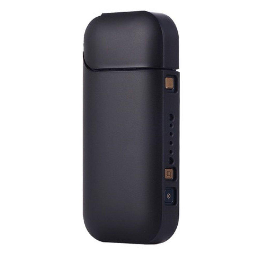 Husă Full Body IQOS 2.4 Plus neagră montată pe dispozitiv, perspectivă lifestyle, protecție completă