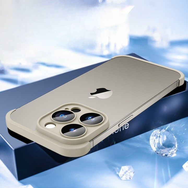 Set complet husă metalică Edgeless iPhone 15 Pro Max montat pe telefon, aspect lifestyle