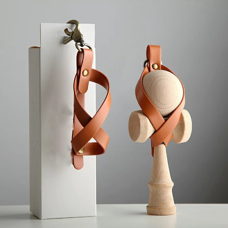 Husa pentru Kendama, Flippy, Husa de Depozitare pentru Kendama, din Piele Ecologica, Catarama cu Agatare pentru Transportare, Breloc 8, 12 x 6 cm, Maro deschis - vivimall.ro