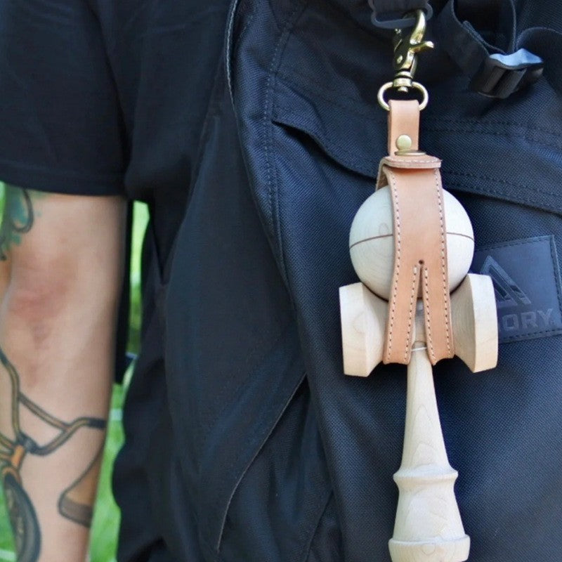 Husa pentru Kendama, Flippy, Husa de Depozitare pentru Kendama, din Piele Ecologica, Catarama cu Agatare pentru Transportare, Model Breloc Simplu, 19.5 x 2.5 cm, Apricot - vivimall.ro