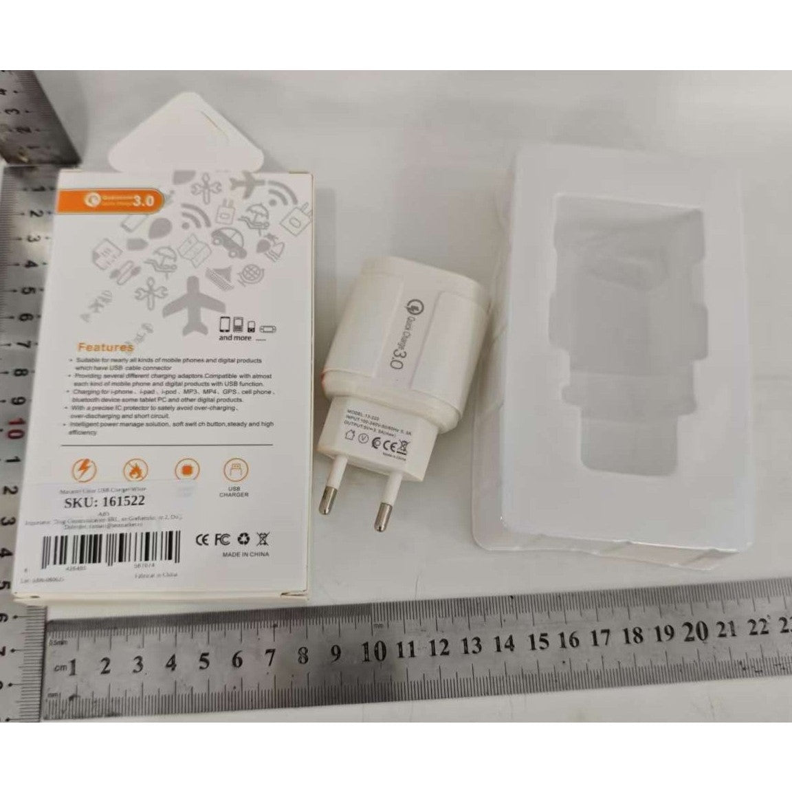 Incarcator Rapid QC3.0, Flippy, 3 Porturi USB, 2.1A, 18W, din ABS, Protectie Supraincalzire, Gama Macarons, Alb - vivimall.ro