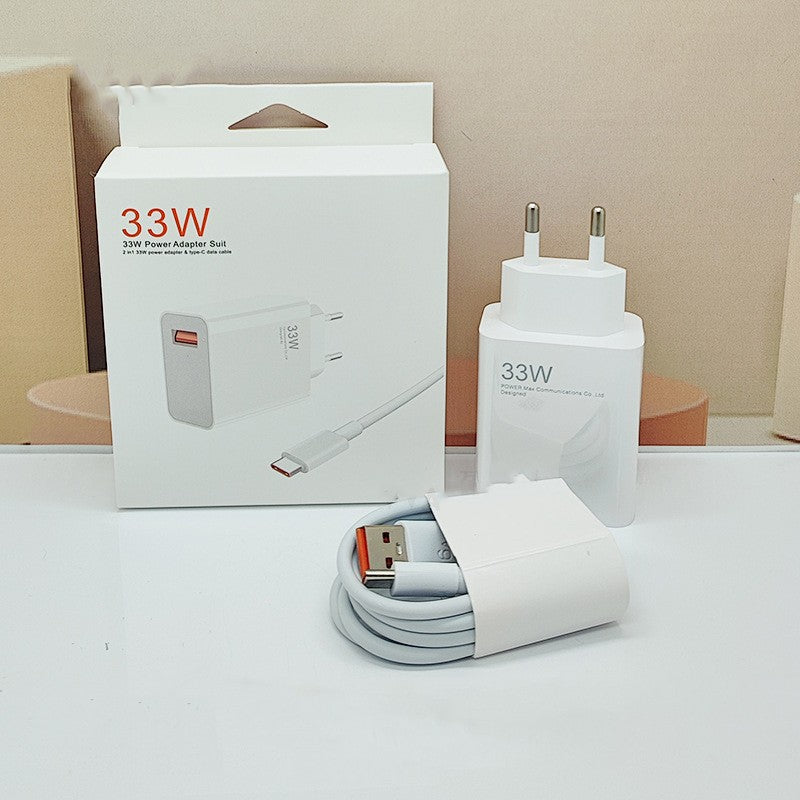 Detaliu port USB-A al încărcătorului rapid 33W alb, standard priză UE 2 pini, design compact