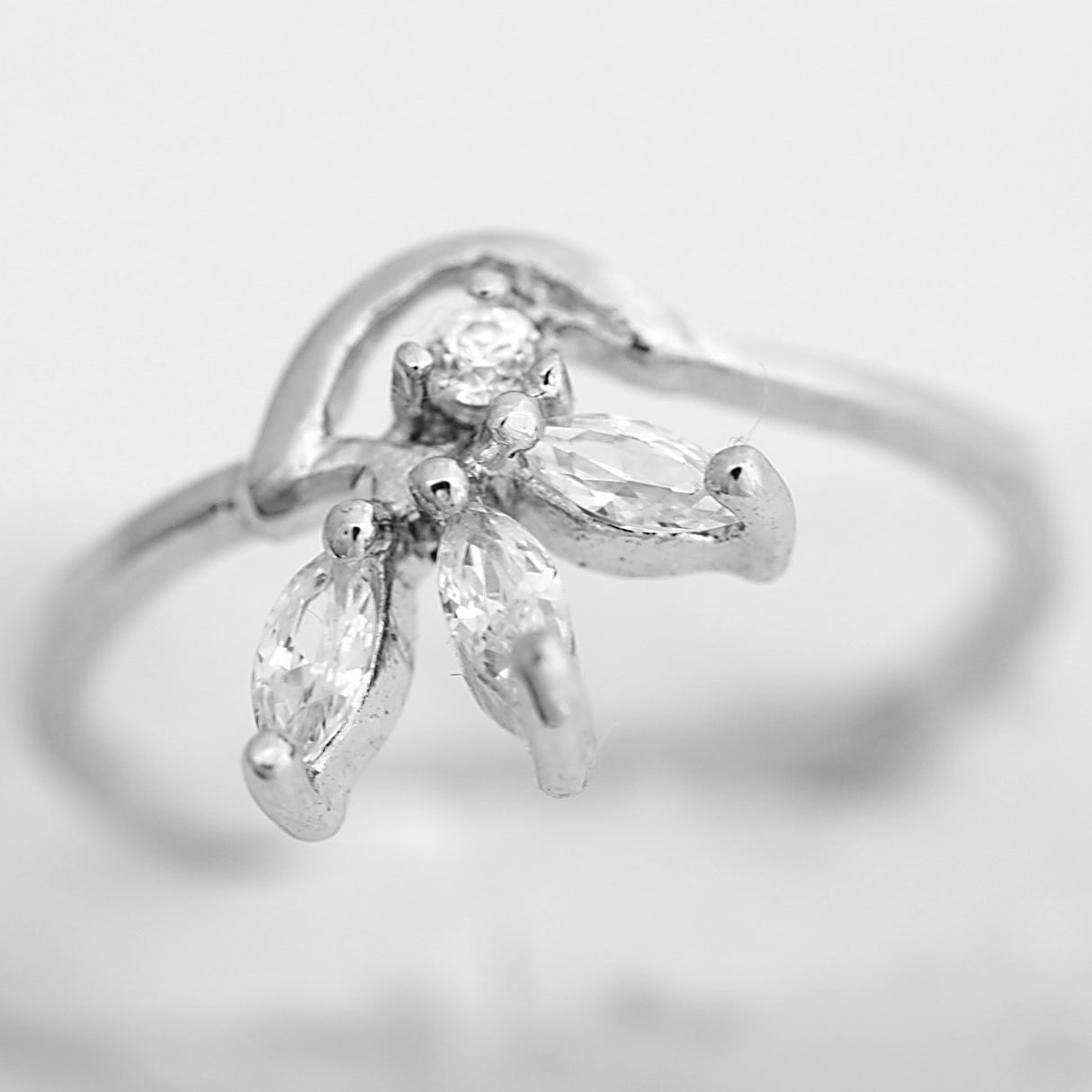 Inel din Argint 925 cu Zirconii, model Floare, marimea 55 - vivimall.ro