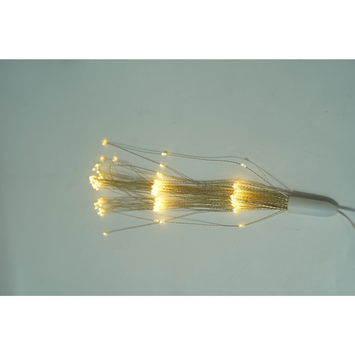 Instalatie Craciun, 150 LED-uri, alb cald, telecomanda 8 functii, cu baterii, explozie fireworks, fir cupru, interior/exterior, Vivimall - vivimall.ro