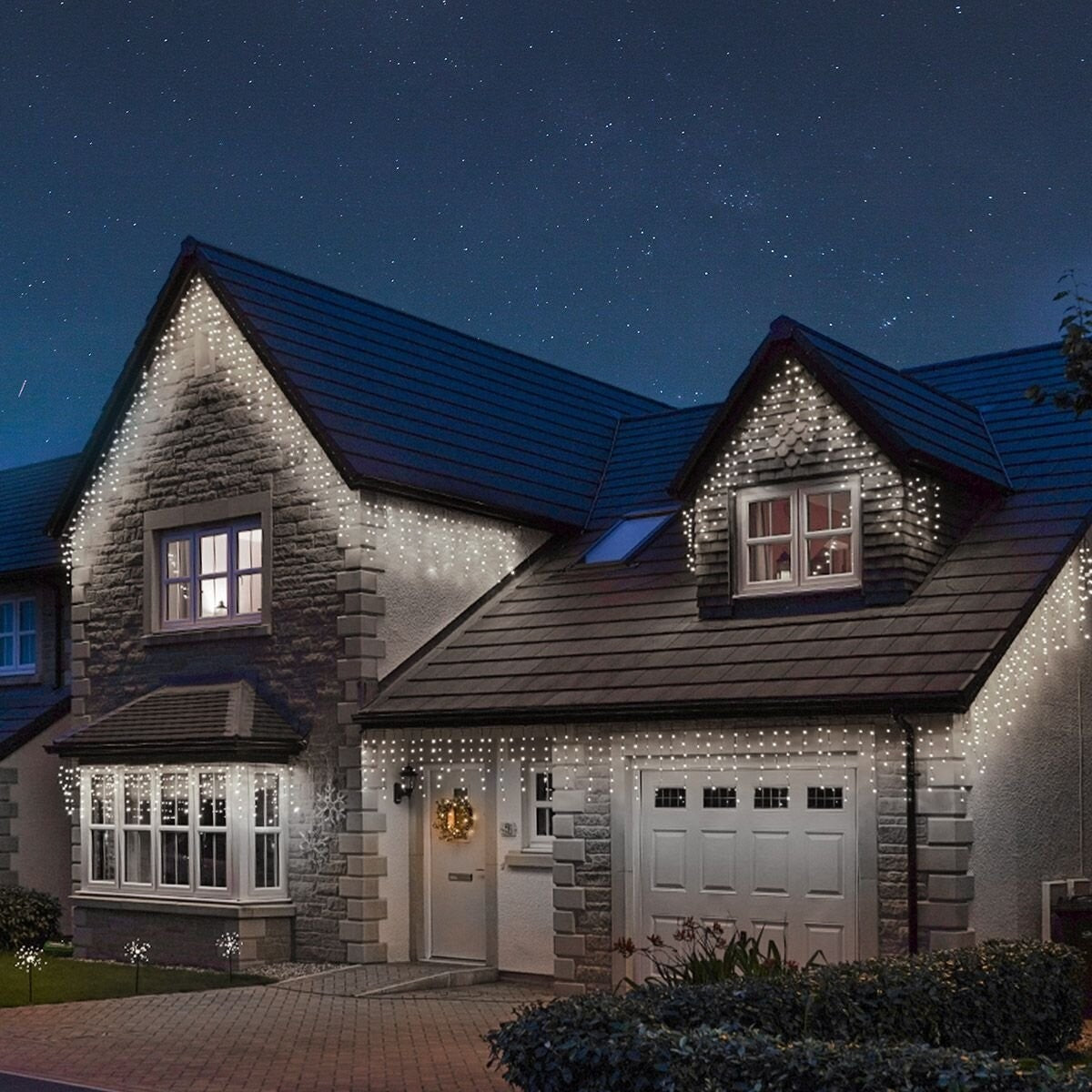 Instalatie Craciun, 195 m, 4680 Led-uri ,Franjuri, Alb rece, Flash, Alimentator, Interconectabila, Prelungitor 6.5 m inclus, Fir Transparent Cauciucat, 220v, Vivimall - vivimall.ro