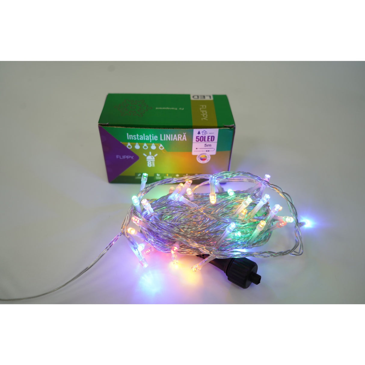 Instalație LED Crăciun 550 becuri multicolor aprinsă noaptea, efect luminos colorat