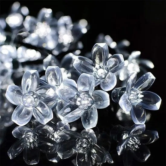 Instalatie Craciun, 6.5 metri, 30 Becuri LED tip Flori de cires, pentru exterior cu incarcare solara, Alb rece, Vivimall - vivimall.ro