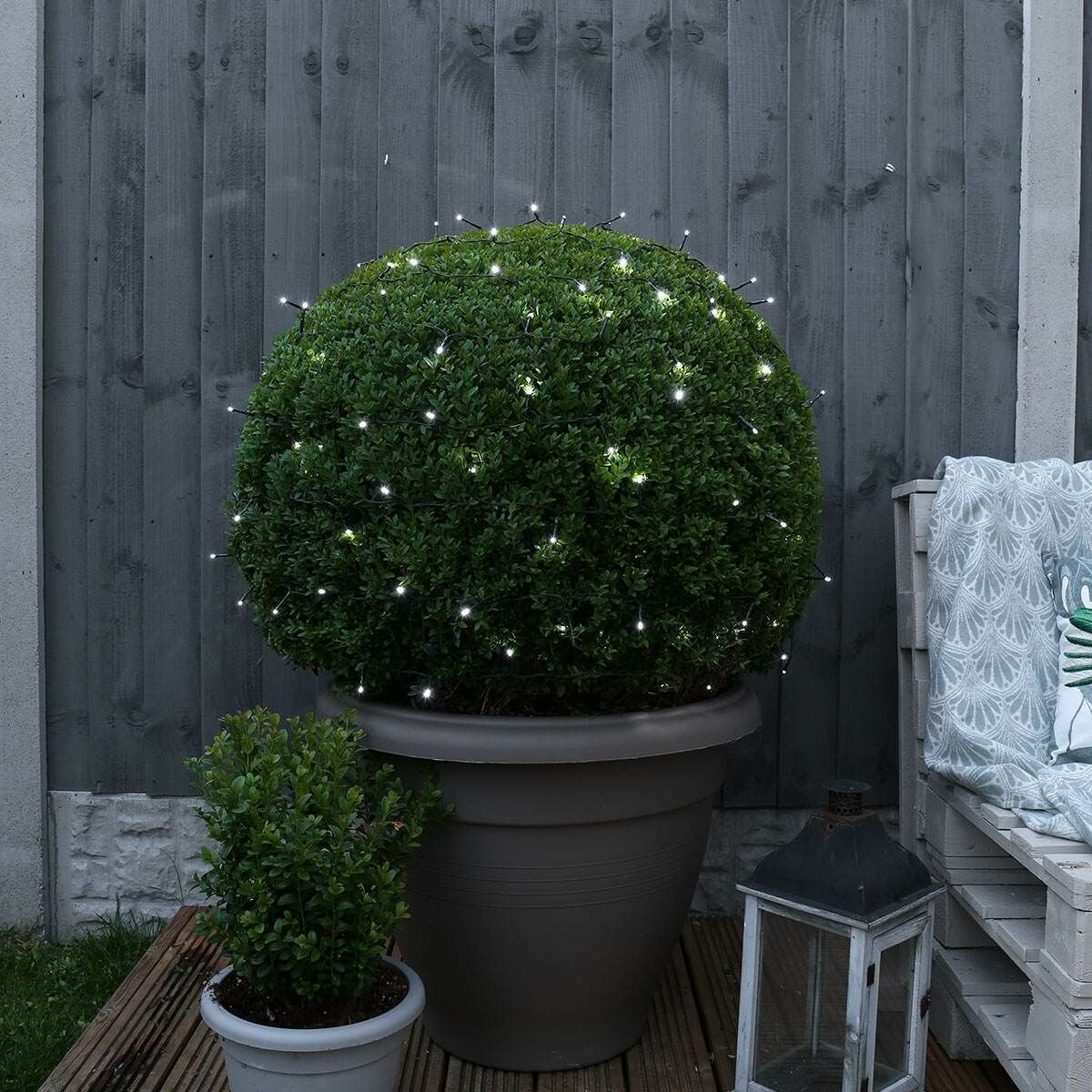 Instalatie Craciun YOTO Liniara 100 LED 9 m + 1 m Beculet cu 6 unghiuri Alb Rece fir negru - vivimall.ro