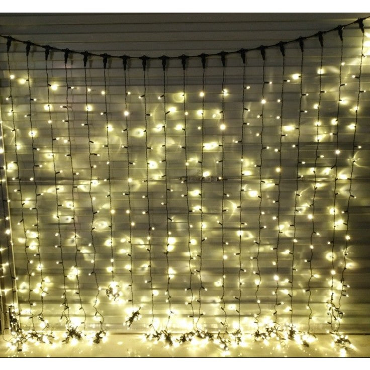 Instalatie Craciun Profesionala de Exterior IP65, Tip Perdea, 6m x 5m, 3000 Led-uri Mari, Alb cald, cu flash, Alimentator si prelungitor 6,5 m, Interconectabila, Fir negru, Vivimall - vivimall.ro