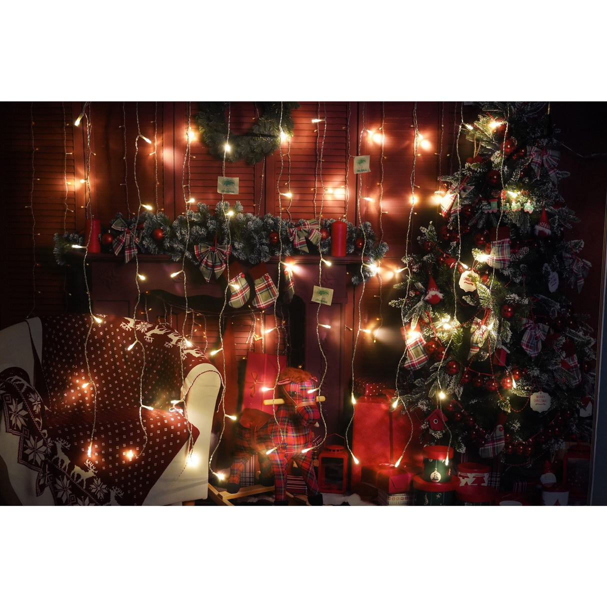 Instalatie Craciun, Tip Perdea, IP44, 11 m x 1 m, 660 LED-uri, Alb cald, 8 jocuri de lumini, Transformator, Interconectabila, Prelungitor 3 m inclus, Fir transparent, Interior/ Exterior, Vivimall - vivimall.ro