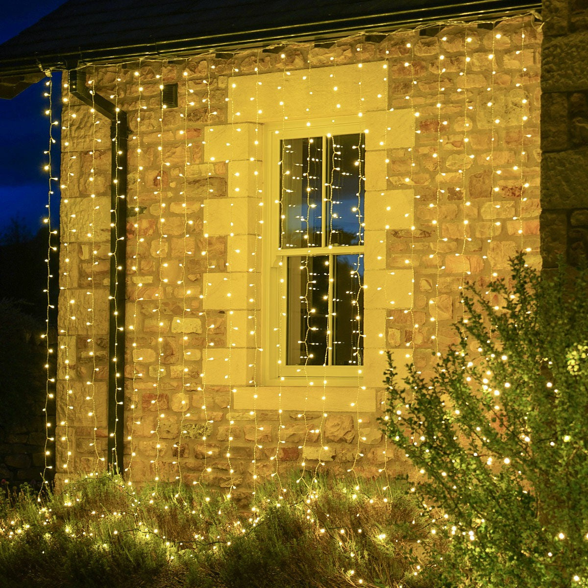 Instalatie Craciun Yoto, Tip Perdea, 5 m x 1 m, 200 LED-uri, Prelungitor 1.5 m, 8 Jocuri de Lumini, Interconectabila, Fir transparent, Interior/Exterior, Alb Cald - vivimall.ro