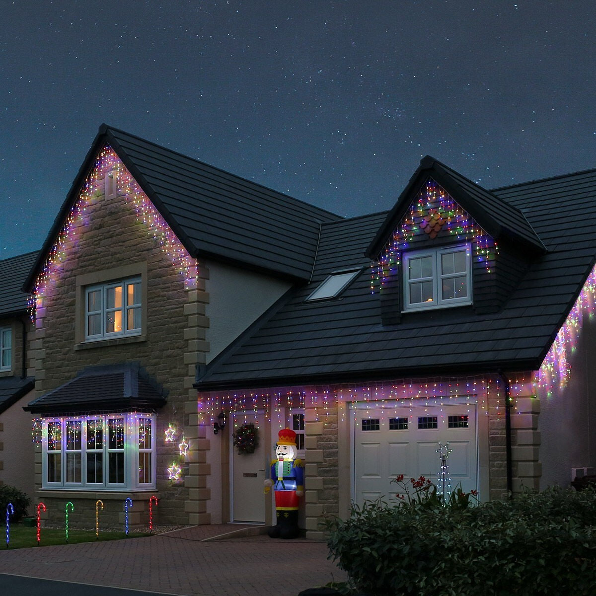 Instalatie de Craciun, Vivimall®, Tip Turturi, Sectiune 5 m, 143 LED-uri, 8 Jocuri de Lumini, Fir Negru, Lumina Multicolora, IP44, Interconectabila - vivimall.ro