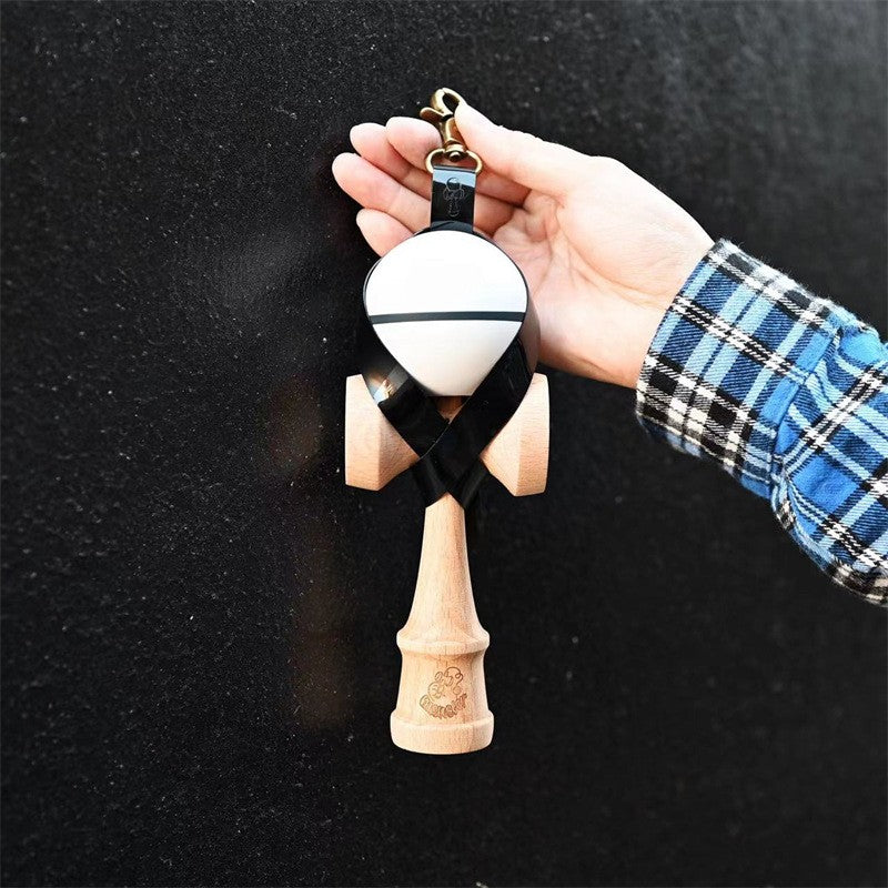 Husa pentru Kendama, Flippy, Husa de Depozitare pentru Kendama, din PVC rezistent, Catarama cu Agatare pentru Transportare, Forma Breloc 8, 12 x 6 cm, Negru - vivimall.ro