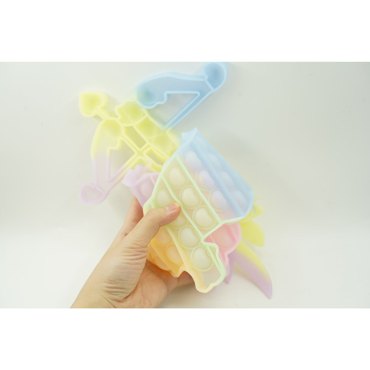 Jucarie antistres din silicon Flippy, Pop it Now and Flip It , 40x45 cm, Cupidon, Fosforescent, Multicolor - vivimall.ro