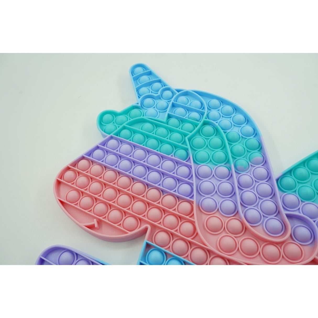 Jucarie antistres din silicon Flippy, Pop it Now and Flip It ,Unicorn cu aripi ,Curcubeu - vivimall.ro