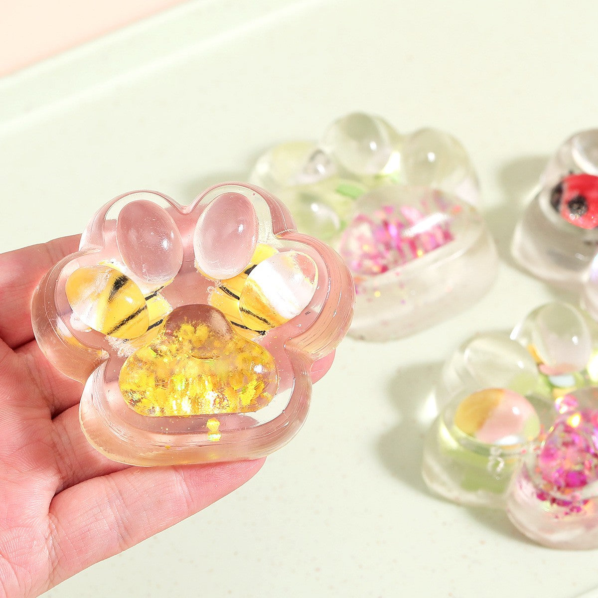 Jucarie Antistres Squishy, Flippy, cu Revenire Lenta, Squeeze Pinch Family, Model Cat Paw, 6.5 x 7 cm, din Tpr, 4-6 Ani, Model 7 Insecte, Transparent - vivimall.ro