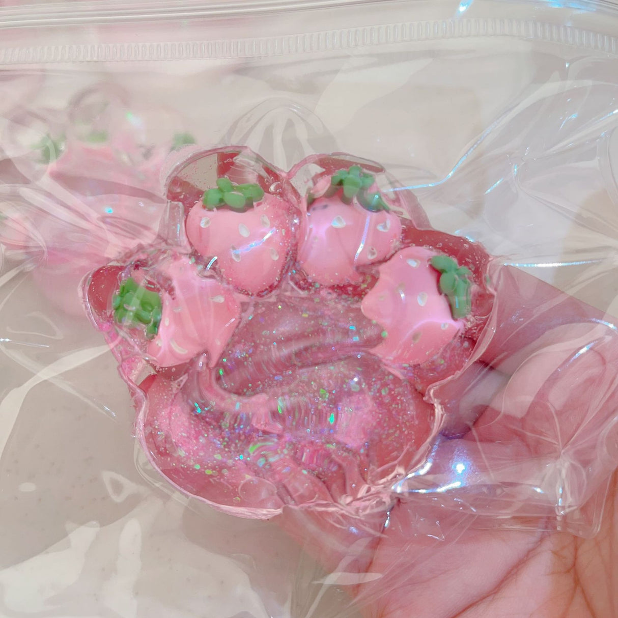 Jucarie Antistres Squishy, Vivimall, cu Revenire Lenta, Squeeze Pinch Family, Model Labuta de Pisica cu Sclipici, 6.5x6 cm, 60g, Ambalaj Transparent, Roz - vivimall.ro