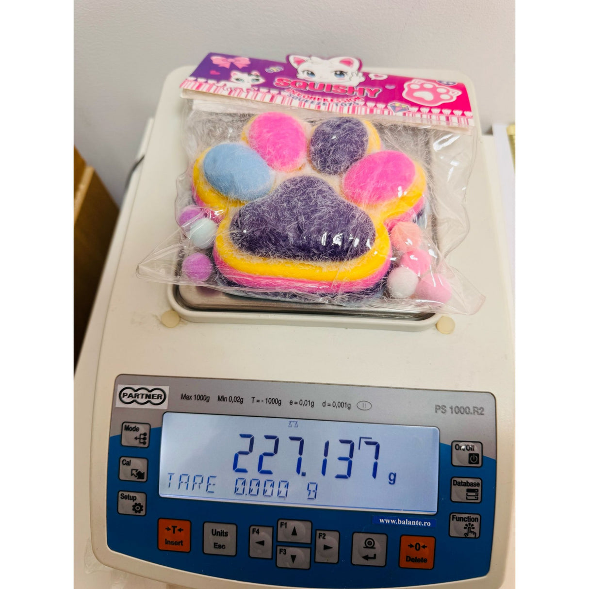 Jucarie Antistres Squishy, Vivimall, cu Revenire Lenta, Model Labuta de Pisica Pufoasa, 220g, 12.5 x 10.5 cm Squeeze Pinch Family, Ambalaj Transparent, Multicolor - vivimall.ro