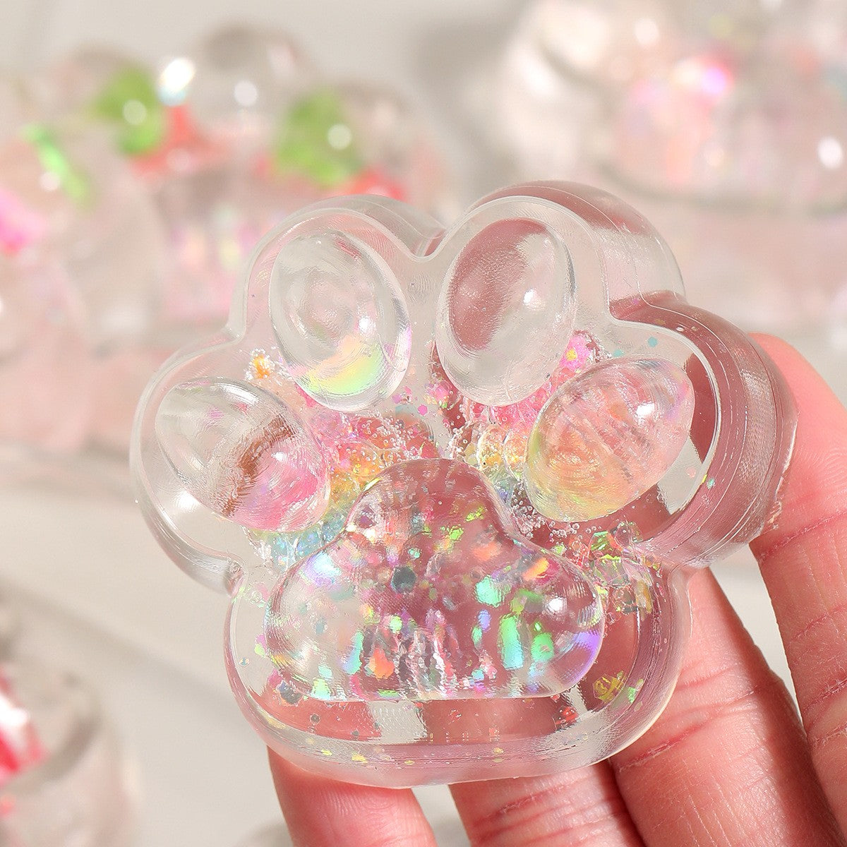 Jucarie Antistres Squishy, Vivimall, Labuta de Pisica Pufoasa, cu Revenire Lenta, 7 x 6.5 cm, Model 270532, Multicolor - vivimall.ro