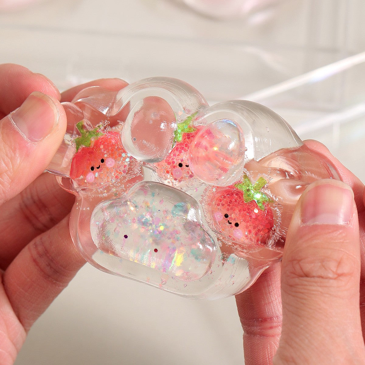 Jucarie Antistres Squishy, Vivimall, Labuta de Pisica Pufoasa, cu Revenire Lenta, 7 x 6.5 cm, Model 270532, Multicolor - vivimall.ro