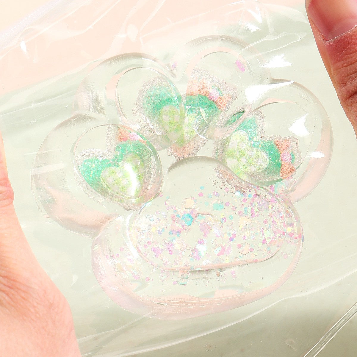 Jucarie Antistres Squishy, Vivimall, Labuta de Pisica Pufoasa, cu Revenire Lenta, 7 x 6.5 cm, Model Inima, Multicolor - vivimall.ro