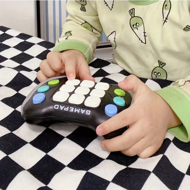 Jucarie Interactiva Vivimall, Tip Consola Pop It, 6 butoane functionale, 5 Moduri de Joc, 600 Niveluri, +3 ani, Gri/Negru - vivimall.ro