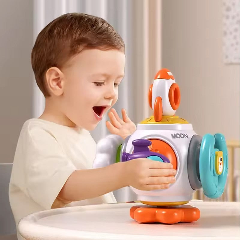 Jucarie interactiva Montessori, Vivimall, Jucarie pentru Bebelusi, Model Racheta Spatiala, din Plastic rezistent, Varsta 18+ luni, 15 x 13 x 12 cm, Alb/Portocaliu - vivimall.ro