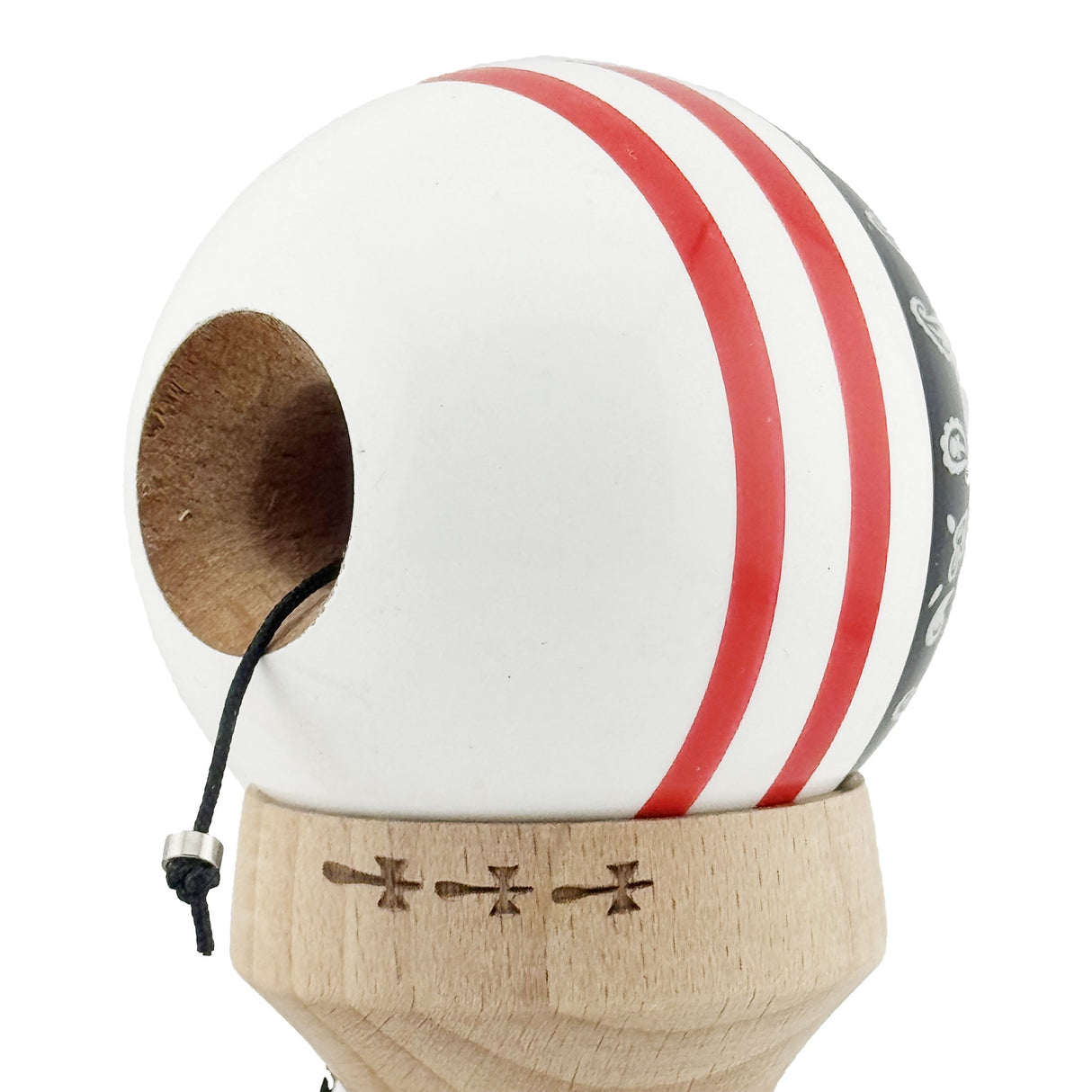 Kendama X Originala CHICANOS, Profesionala, Vivimall, Cupe Mari KING SIZE V3, Super Sticky, Gaura in Baza, Rulment Metalic, din lemn 18 cm, Ata 55 cm, Negru/Alb - vivimall.ro