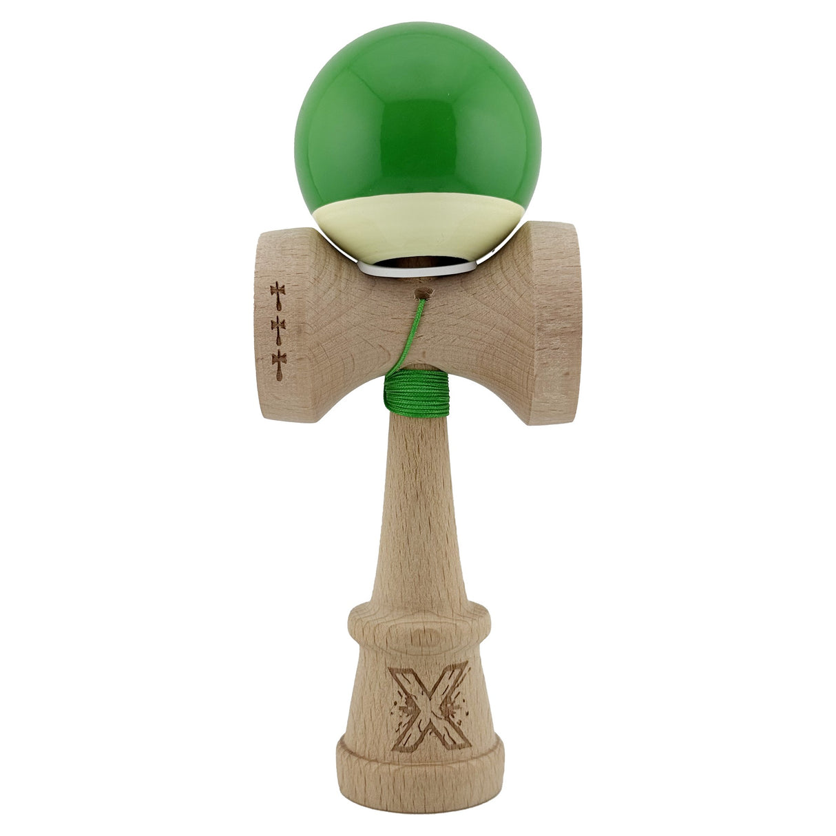 Detaliu cupă mare King Size V3 a kendamei profesionale verde/alb, diametru 4,8 cm, finisaj Super Sticky