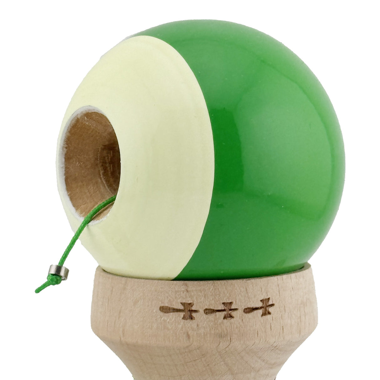 Set complet kendamă King Size V3 Super Sticky verde/alb, toate componentele vizibile