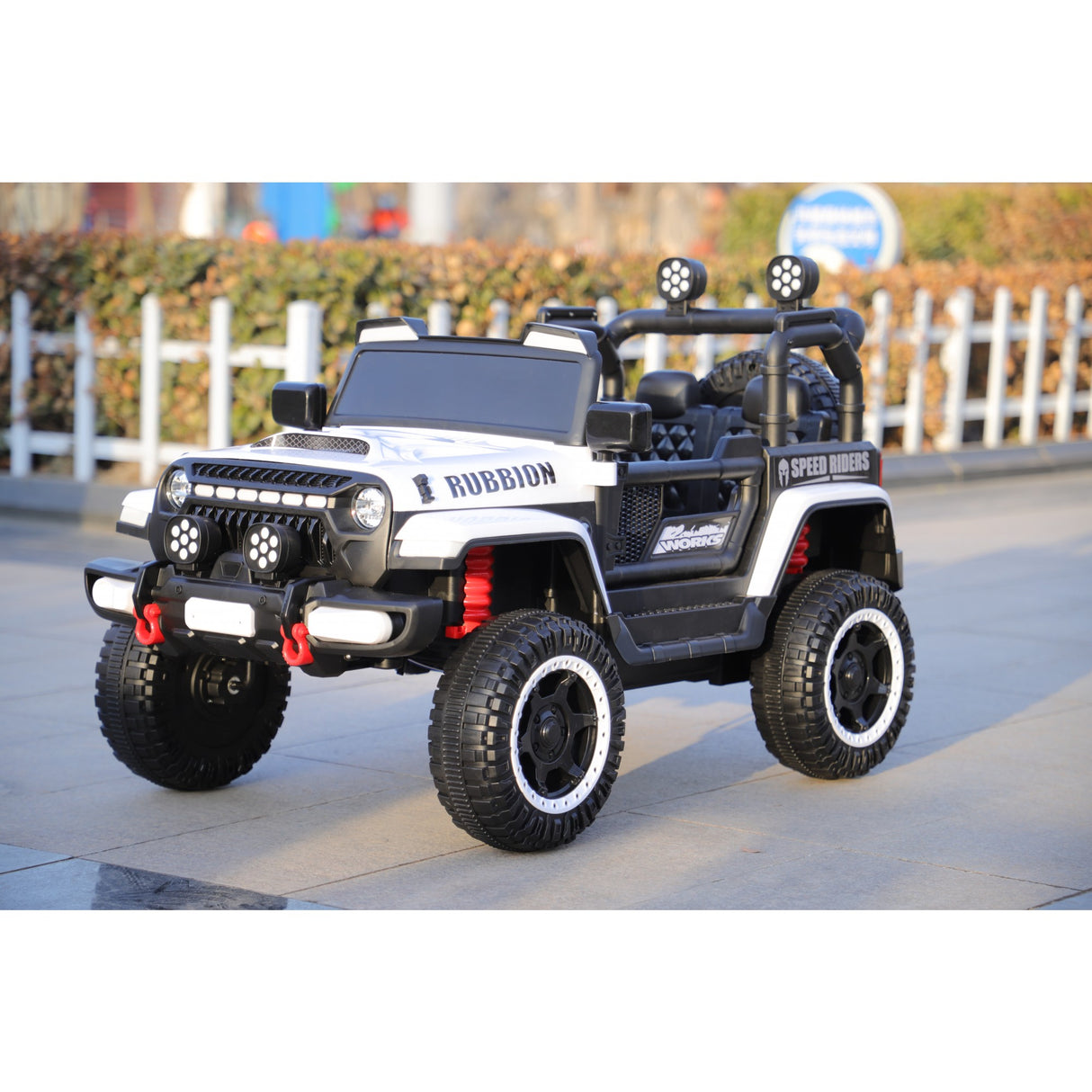 Masina Electrica pentru Copii, Flippy, Off-Road, Conectare Bluetooth, telecomanda, Tractiune Spate, Lumina Intermitenta, Baterie 12V 7Ah, 120 x 63 x 68cm, Alb