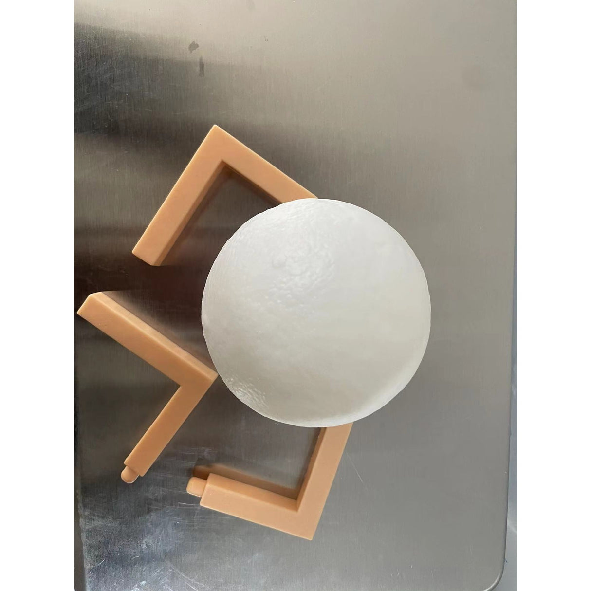 Lampa de veghe in forma de luna 3D Moon Light Multicolor, alimentare baterii, stand plastic inclus, 8 cm, Vivimall - vivimall.ro