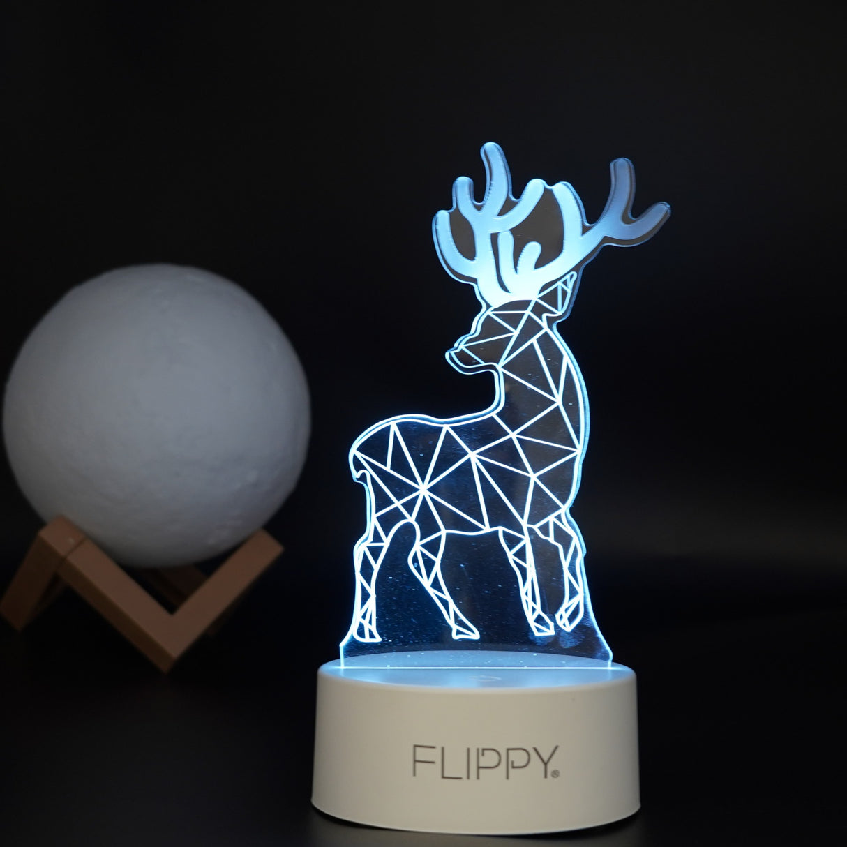 Lampa LED decorativa, Vivimall, 3D, Cerb, cu telecomanda, doua moduri de alimentare USB si baterii, 20 cm inaltime, din material acril si lumina multicolora, alb - vivimall.ro