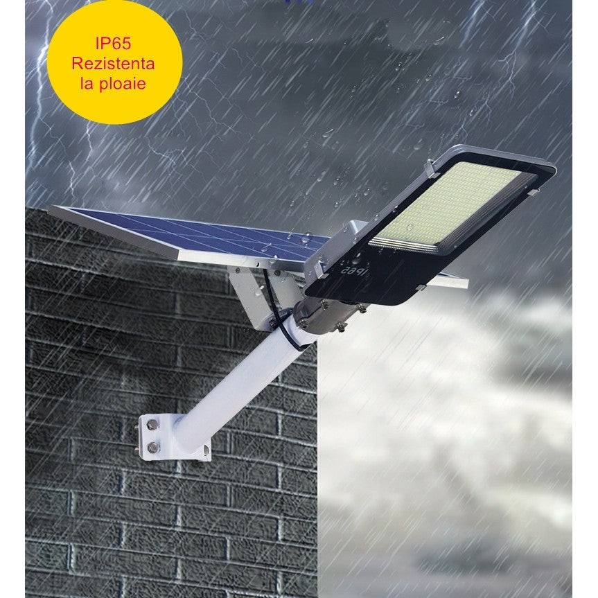 Lampa solara stradala Vivimall, pentru curte sau strada, finisaj lucios, rezistent la apa, montare prin fixare, senzor lumina, baterie de litiu, IP65, lumina rece, putere 200W, autonomie 10 ore, 49 x 21 x 6.5 cm, negru