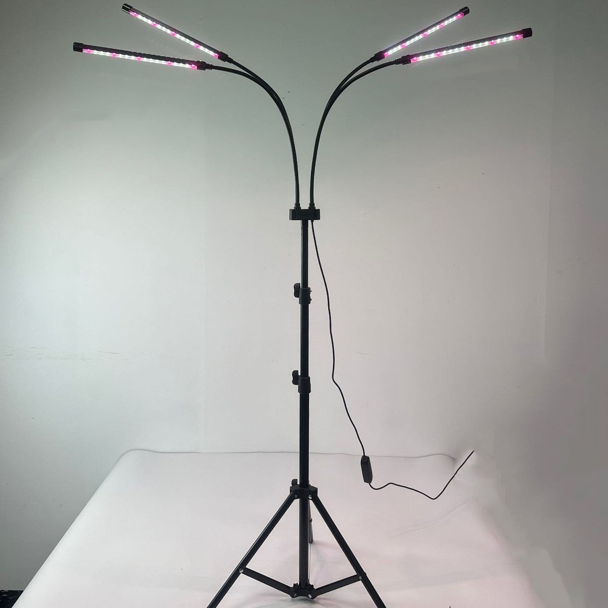 Lampa UV pentru cresterea plantelor, Vivimall, 4 capete, putere 30W, 108 LED-uri Lampa cu lumina Ultra-Violet, Lampa cu Picior Ajustabil pana la 2 m, Lumina UV Alb Rece - vivimall.ro