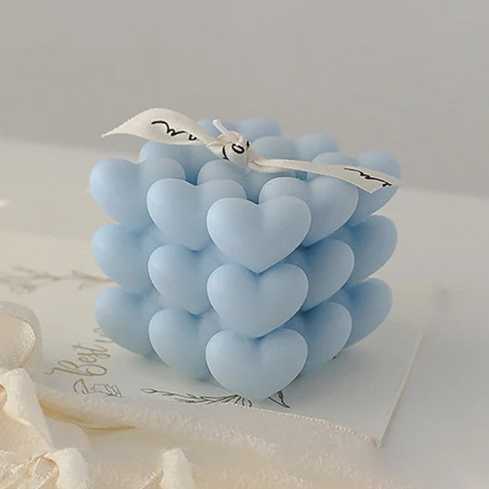 Lumanare Parfumata Decorativa, Vivimall, Model Abstract Cub din Inimioare, Lumanare pentru Diferite Ocazii, 6 x 5.5 cm, Aroma de Clopotel de Vant, Albastru - vivimall.ro