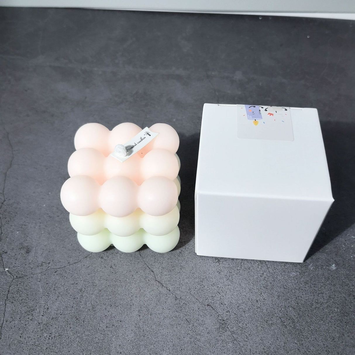 Lumanare Parfumata, Vivimall, din Ceara De Soia, Model Cub, Gradient in 3 Culori Pale, 6x6x6 cm, Aroma de Piersici, Bej - vivimall.ro