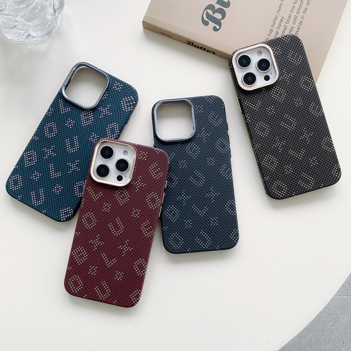 Carcasa Magentica, Vivimall, din Fibra de Carbon, pentru iPhone 15 Pro, Portocaliu - vivimall.ro