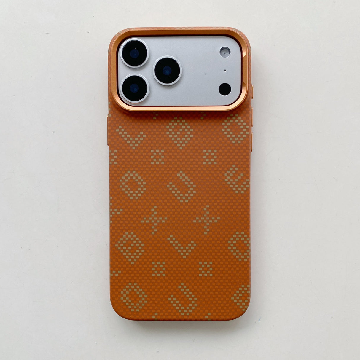 Carcasa Magentica, Vivimall, din Fibra de Carbon, pentru iPhone 17 Pro Max, Portocaliu - vivimall.ro