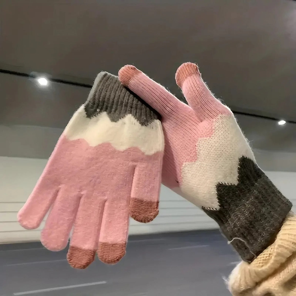 Manusi de Dama, Flippy, Model Ondulat, Functie Touchscreen (ecran tactil), Material Acril Tricotat, Manseta Elastica, Interior Catifelat, Marime Universala, Roz/Gri - vivimall.ro