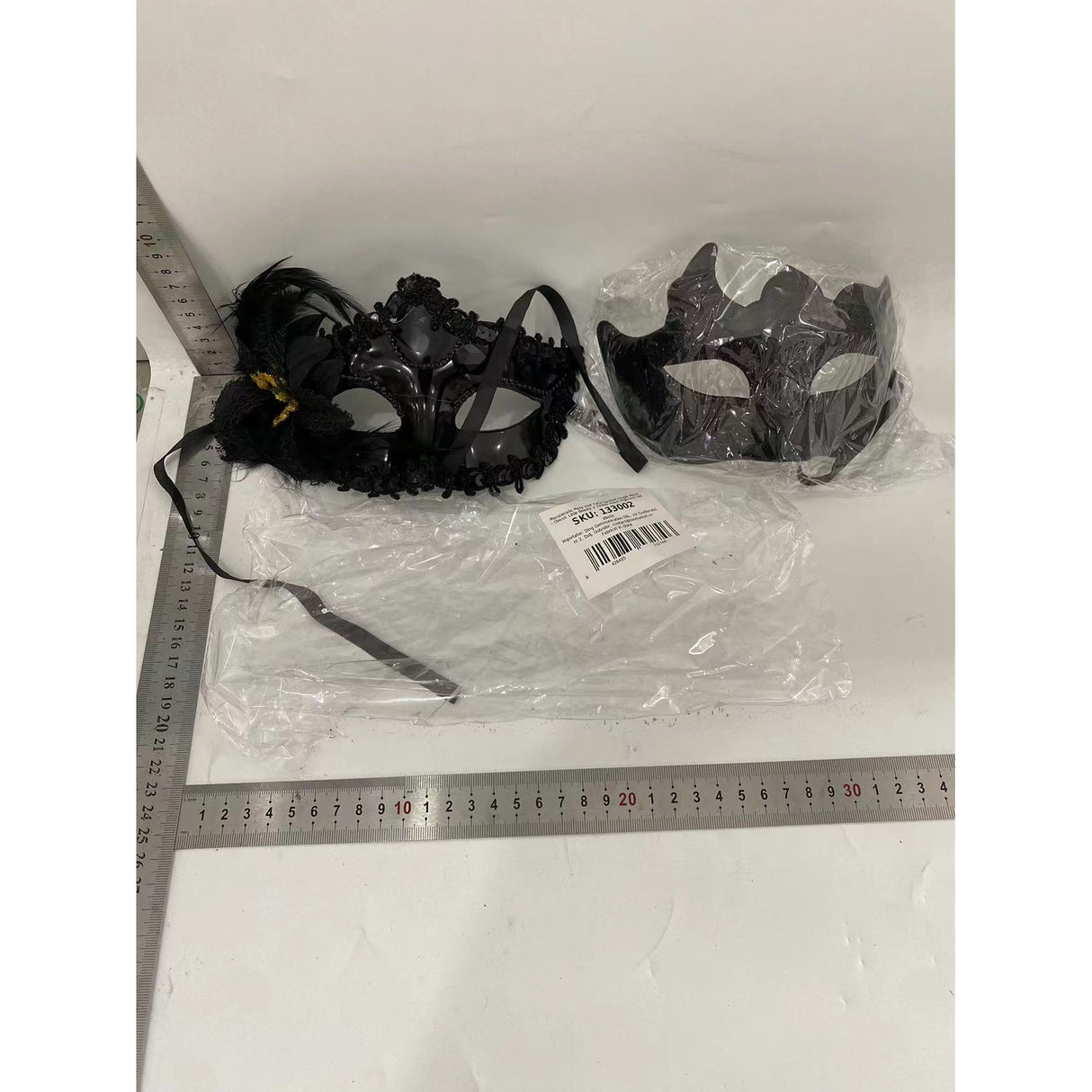 Set 2 Masti de Cuplu, Flippy, pentru Carnaval, Bal Mascat, Marime Universala, Model Floare Laterala si Margele, Model Clasic, Negru texturat