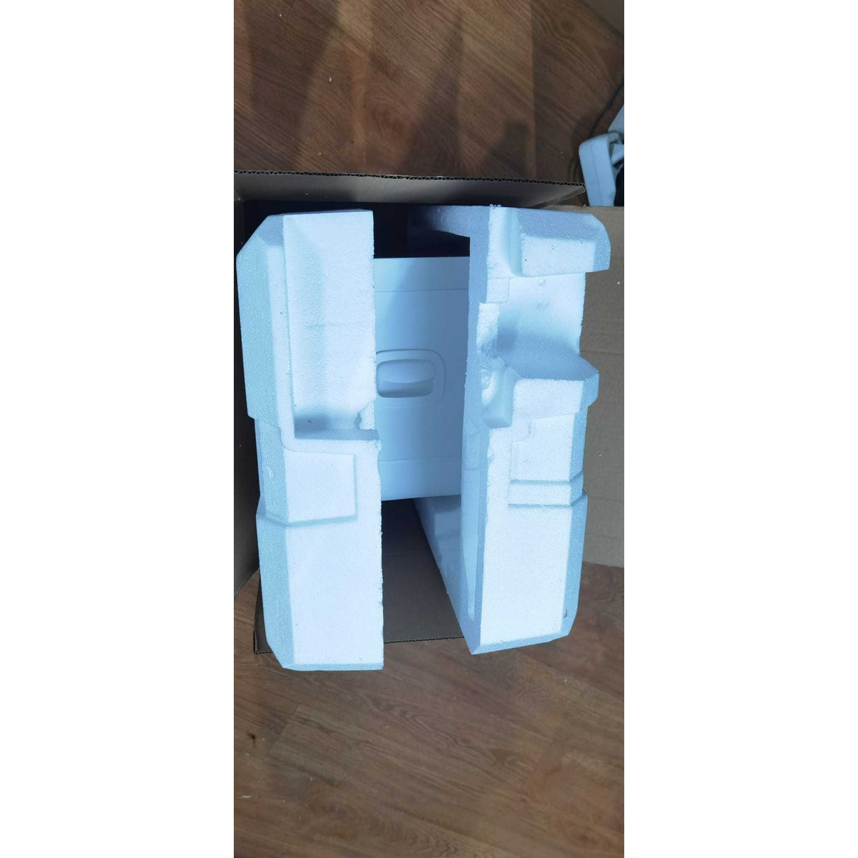 Mini frigider cosmetice, Vivimall, dubla functie de incalzire/racire, portabil, Exterior -19x28x26 cm, Interior - 14x24x15, cm 8L, gold, Resigilat - vivimall.ro