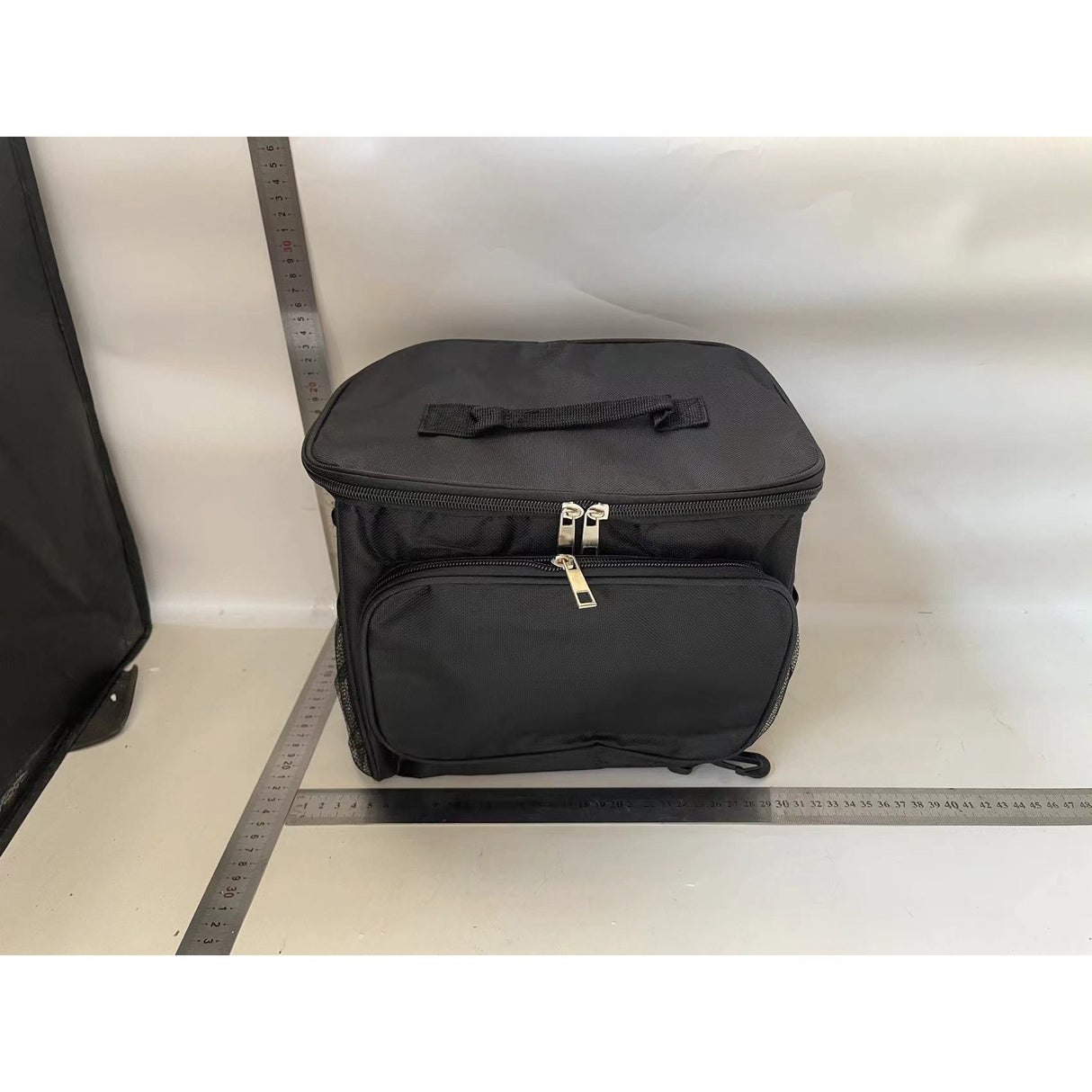 Geanta pentru Picnic cu izolare termica, Vivimall, Multifunctionala, Compartimentata, 2 Tipuri de Manere, Impermeabila, 26x24x17 cm, Negru - vivimall.ro