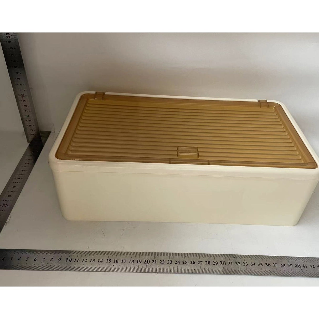 Organizator Cosmetice, Vivimall, Montare pe Perete fara Perforare, 36.5x10.9x20 cm, cu 3 Rafturi, din PP si ABS, Bej, Usa Transparenta - vivimall.ro