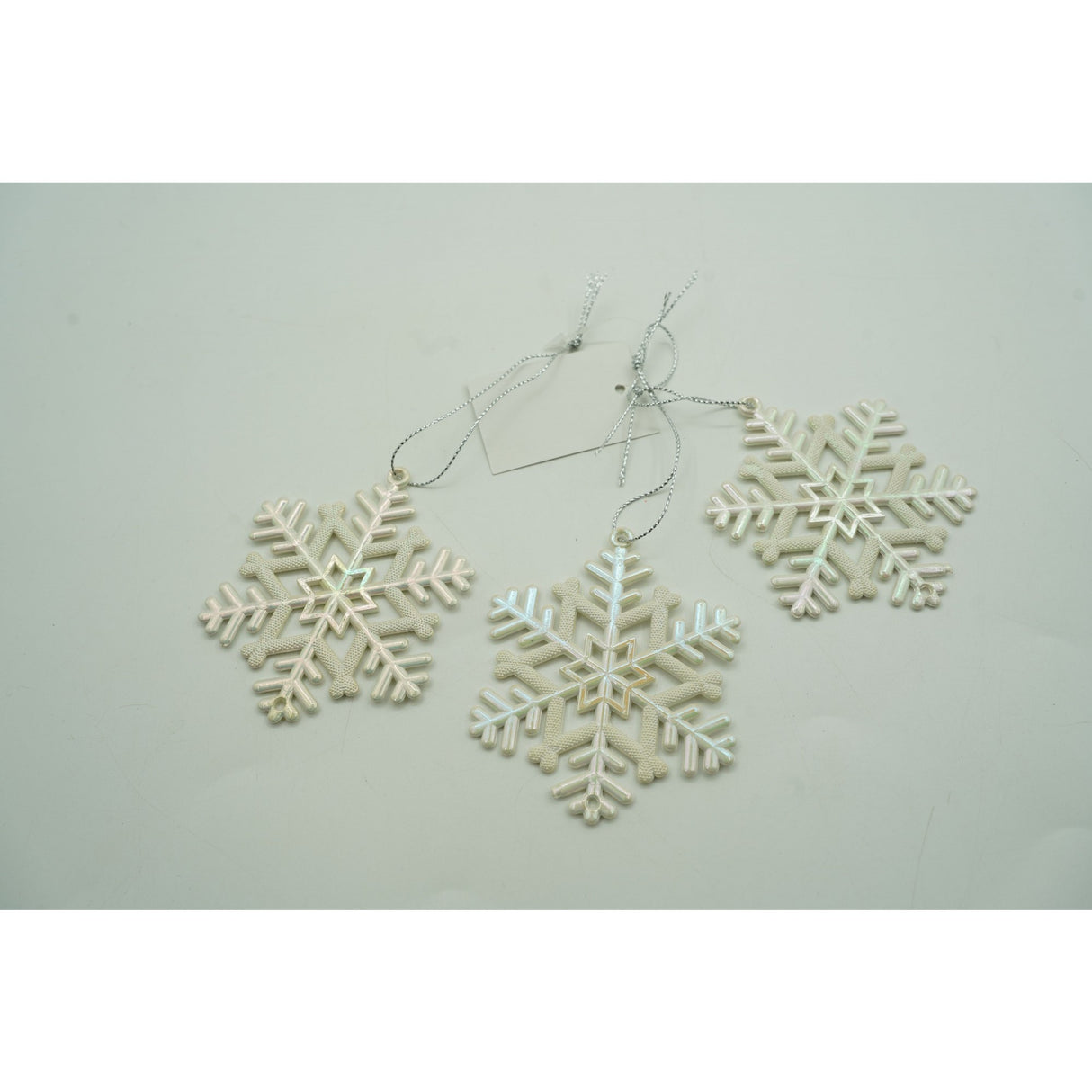 Ornament brad de Craciun, Perlat, in forma de Fulg de nea, 8 cm x 8 cm, Plastic, Flippy - vivimall.ro