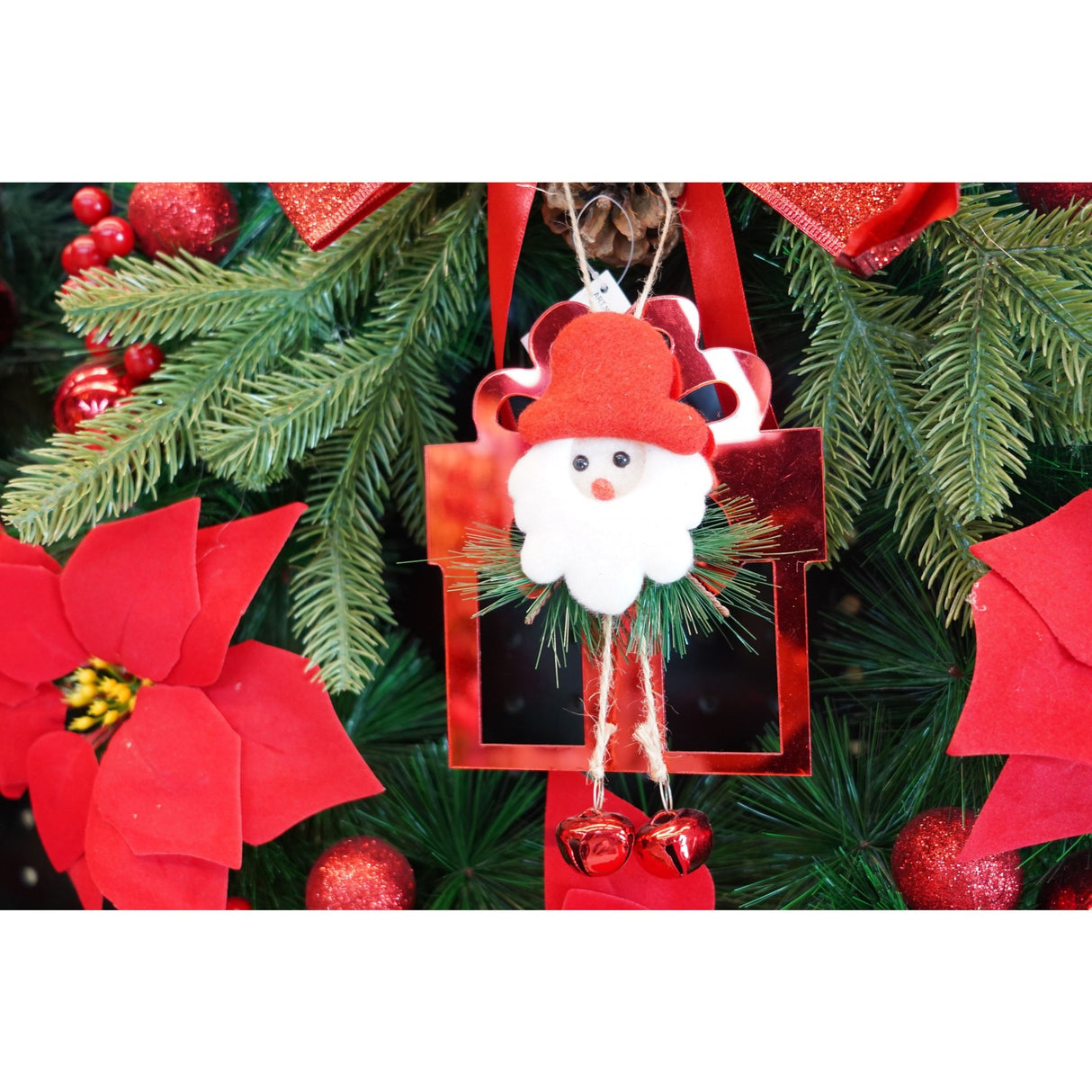 Ornament brad, Flippy, Cadou cu clopotei, Rosu, Lucios, 15*20CM, Acril, Interior/ Exterior - vivimall.ro